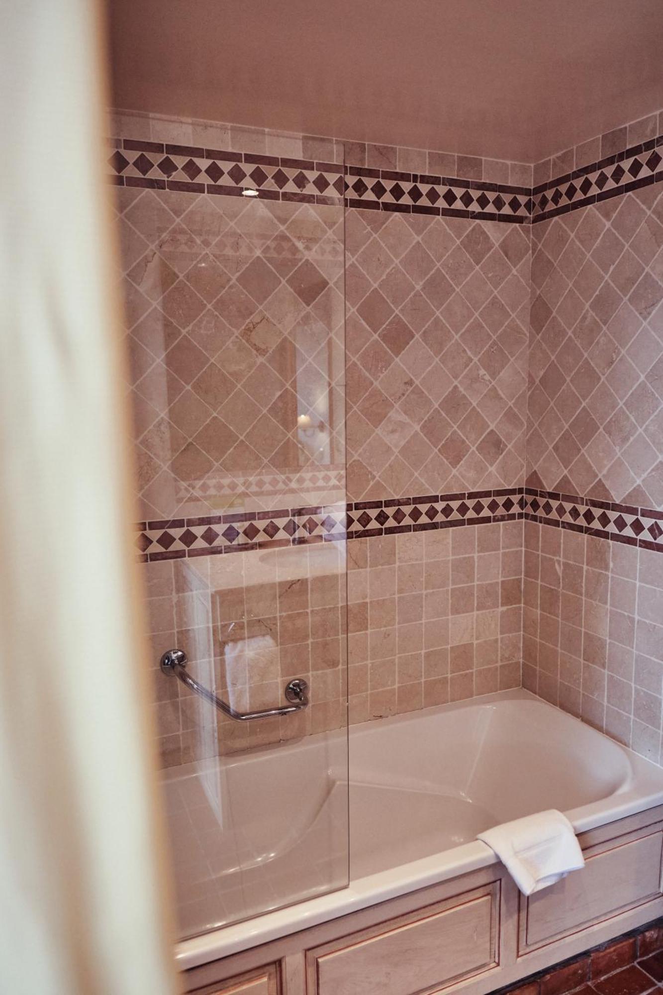 Hostellerie De La Tour D'Auxois Saulieu Dış mekan fotoğraf